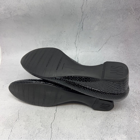 Stuart Weitzman Croc Embossed Leather Slip on Wedge Heel with Rubber Sole. EUC. - Picture 8 of 8